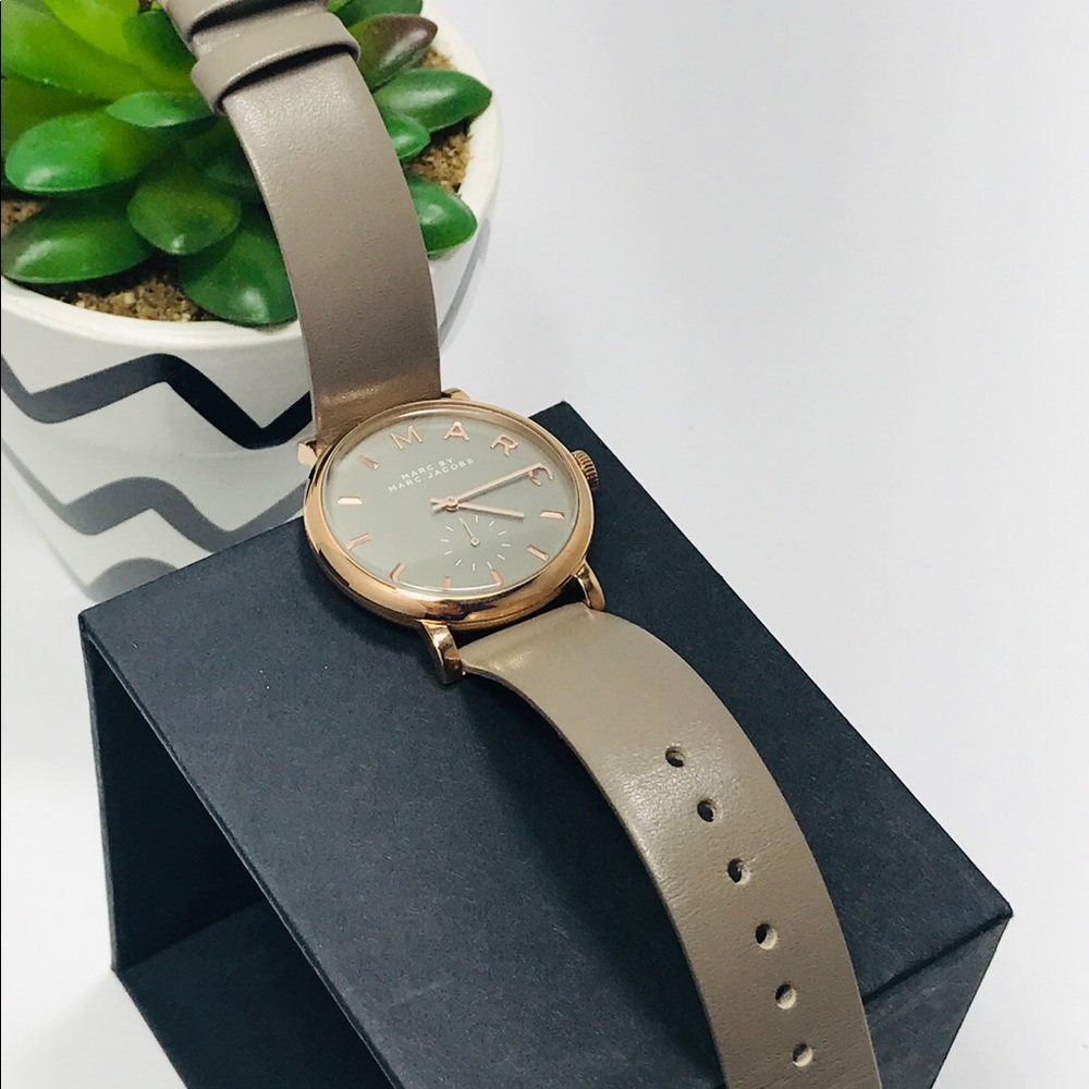 Authentic Marc Jacobs Leather Wristwatch - Picture 5 of 8